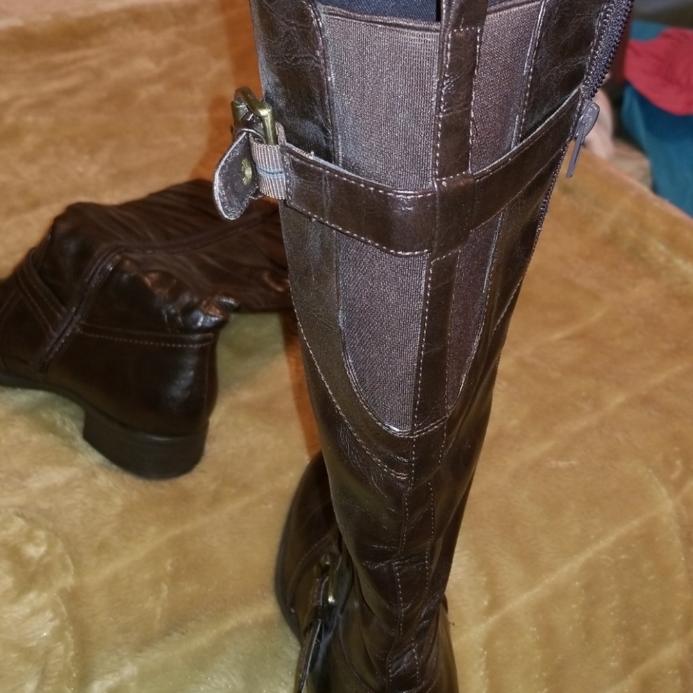 Boots - Picture 3 of 3